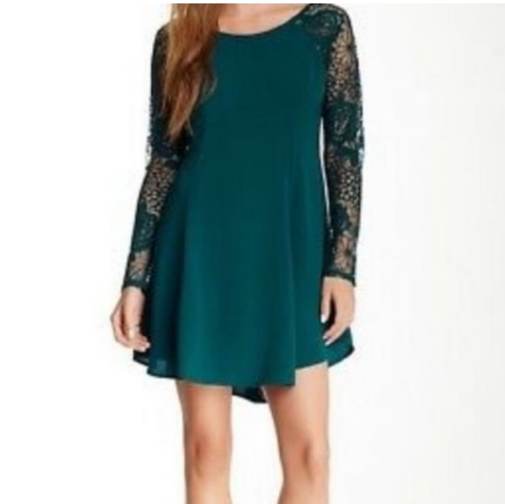 ASTR  Long Sleeve  Lace Green Mini Dress Size M Very Pretty New without Tag.